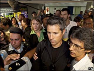 O pai de Sean, David Goldman, dá entrevista no Rio