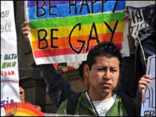 Militante participa de ato pela aprovação de casamento gay na Cidade do México (AFP, 21 de dezembro)