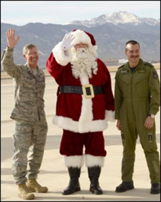 Santa en la base de la Fuerza Aérea de Peterson,. Colorado. Foto: MCW (AW)