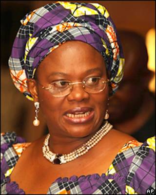 Farfesa Dora Akunyili
