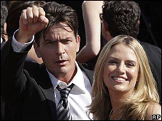 Charlie Sheen y su esposa Brooke Mueller