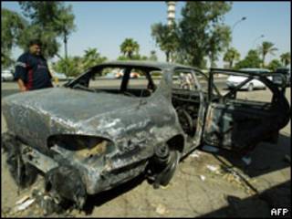 Auto destruido luego de incidente con Blackwater en Bagdad en 2007. (foto de archivo)