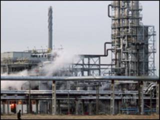 нафтопереробний завод у місті Мозир