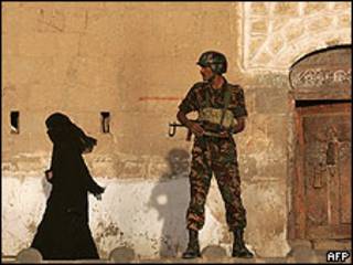 Guardia en Sanaa.
