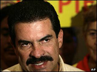 Manfred Reyes Villa