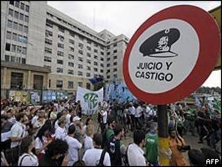 Familiares de detenidos y desaparecidos en la ESMA, en una foto de archivo