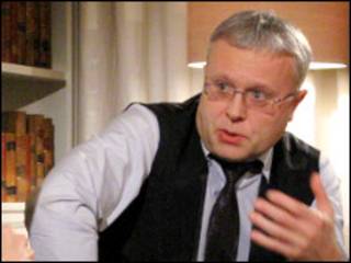 Александр Лебедев (на съемочной площадке Би-би-си 1 марта 2009 года)
