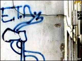 اسم إيتا على أحد الجدران