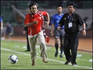 El seguidor de Indonesia, en plena aparición en el campo.