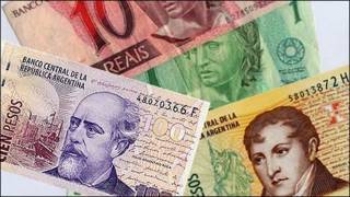 Fotomontaje con pesos argentinos y reales brasileños