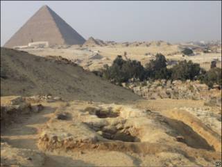 Tumbas, cerca de las pirámides en Egipto