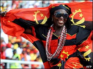 Policial em uma das instalações dos atletas em Angola