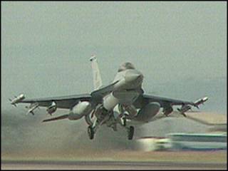 Avión de combate F16.