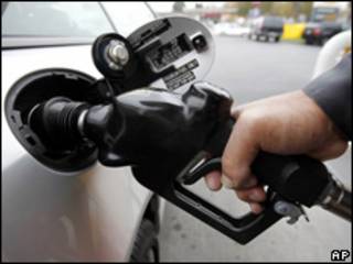 Bomba de gasolina. Foto de archivo