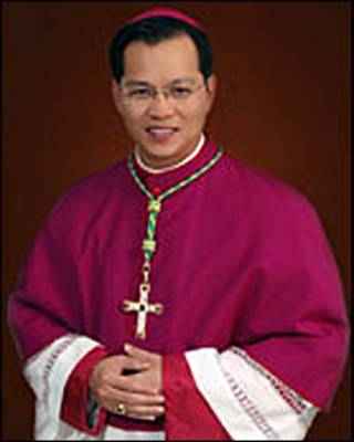 Tân giám mục địa phận Toronto, Canada, Vincent Nguyễn Mạnh Hiếu (nguồn http://www.archtoronto.org/ordinations/)