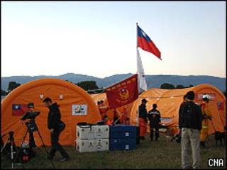 台灣紅十字會搜救隊在海地太子港營地(台灣中央社圖片18/1/2010)