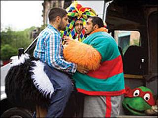 Escena de la película Cuatro leones
