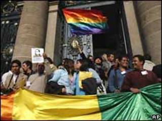 Activistas celebran aprobación de bodas entre homosexuales en México (imagen de archivo)