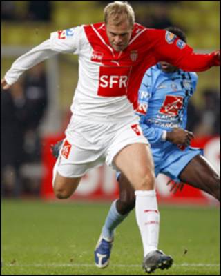 Gudjohnsen trong màu áo của Monaco