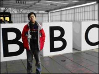 BBC电视中心前留影
