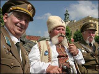 Ветерани ОУН-УПА у День Героїв у Львові, 2005 рік (фото УНІАН)