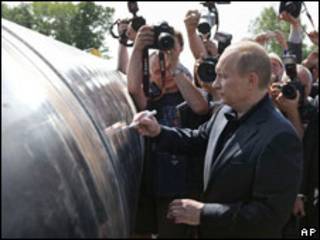 Премьер-министр России Владимир Путин у нового газопровода Сахалин-Хабаровск-Владивосток