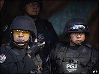Agentes policiales.