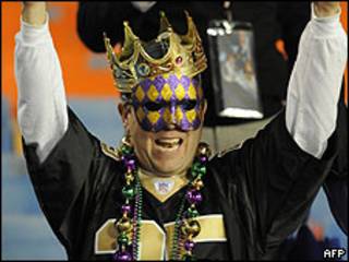 Seguidor de los Saints de Nueva Orleans en el Super Bowl de Miami