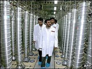 Ahmadineyad inspecciona planta de enriquecimiento en Natanz