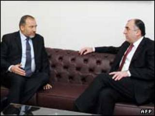 آویگدور لیبرمن، وزیر خارجه اسرائیل و المار محمدیاروف، وزیر خارجه جمهوری آذربایجان