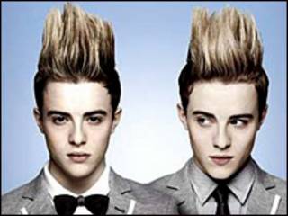 X Factor双胞胎兄弟John和Edward组成的Jedward组合