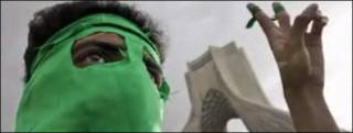 Miembro de la oposición en una de las protestas
