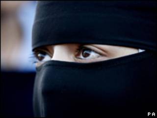 Mujer con niqab