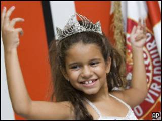 Julia Lira, niña de siete años del Carnaval de Río de Janeiro, Brasil.