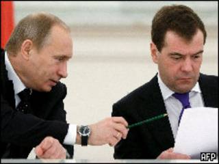 Премьер-министр Владимир Путин и президент Дмитрий Медведев