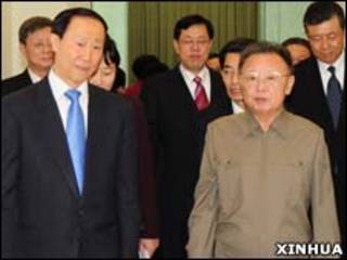 王家瑞(左)和金正日