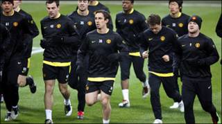 ManU đang tập luyện trên sân San Siro trước trận đấu tối thứ Ba 16/02