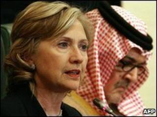 Ngoại trưởng Hoa Kỳ Hilary Clinton với ngoại trưởng Saudi, hoàng tử Saud al-Faisal