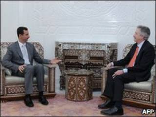 Bashar Assad (esq) e William Burns