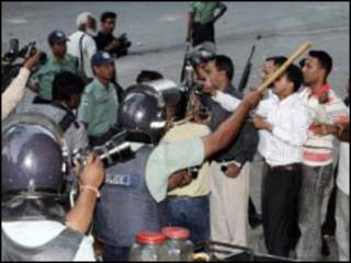 পুলিশের বাধায় বিএনপির মিছিল