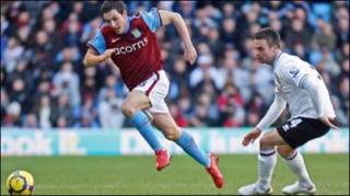 Stewart Downing (phải) (AP)