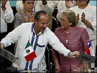 Los presidentes de México y Chile, Felipe Calderón y Michelle Bachelet.