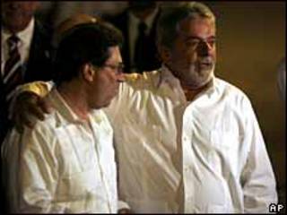 Presidente brasileño, Luiz Inácio Lula da Silva (der.) y el canciller cubano, Bruno Rodriguez.