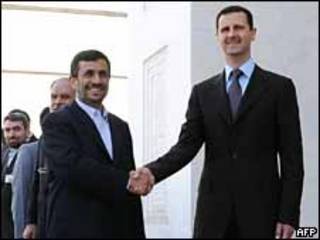 Los presidentes irani, Mahmoud Ahmadinejad, y sirio, Bashar al-Assad