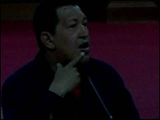 Hugo Chávez en medio de un apagón
