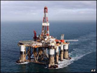 Plataforma de exploración petrolera en Las Malvinas/Falklands.