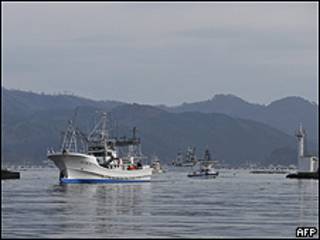 Barcos regresan a puerto en Japón