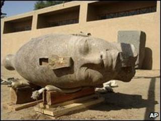 سر سنگی آمنهوتپ سوم