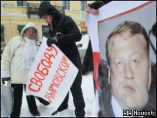 Сторонники Дымовского требуют во время митинга освободить бывшего майора милиции