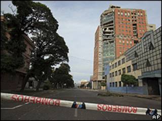 Prédio destruído pelo terremoto em Concepción, Chile